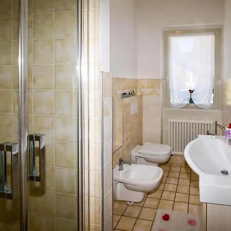 Apartment Conchita Terrazza Balkon-ferienwohnung Colico