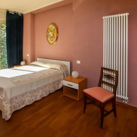 Apartman Conchita Terrazza Balkon-ferienwohnung Colico